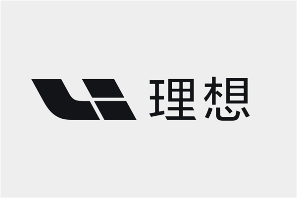 开车上高速竟让婴儿平躺副驾驶！理想汽车回应：非常危险 坚决反对(图1)